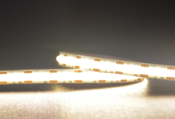 luce di striscia flessibile della PANNOCCHIA di 8mm 12V LED Dotless con un angolo d'apertura da 140 gradi